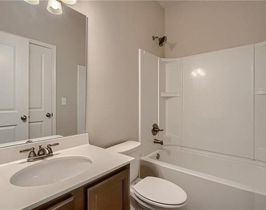 6811 Lancaster Crossing - Photo Thumbnail 16
