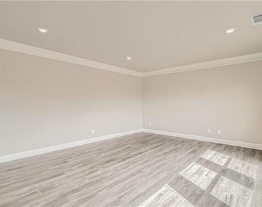6811 Lancaster Crossing - Photo Thumbnail 6
