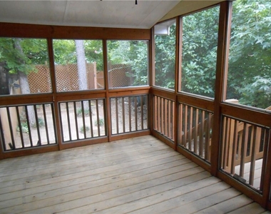 1135 Country Club Place Nw - Photo Thumbnail 4