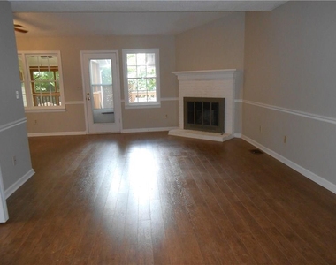 1135 Country Club Place Nw - Photo Thumbnail 2