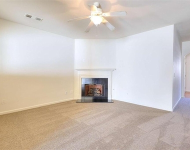 2658 Avanti Way - Photo Thumbnail 5