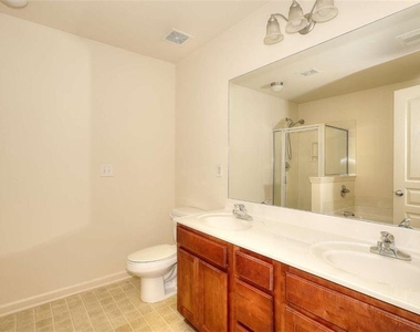 2658 Avanti Way - Photo Thumbnail 21