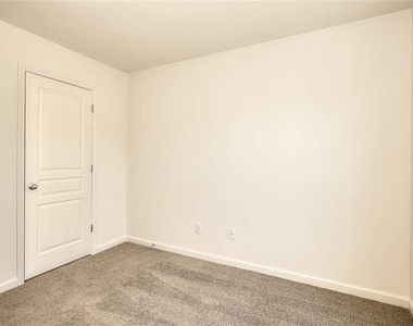 2658 Avanti Way - Photo Thumbnail 12