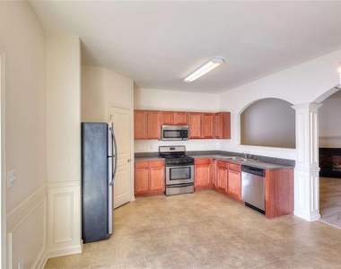 2658 Avanti Way - Photo Thumbnail 2