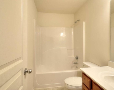 2658 Avanti Way - Photo Thumbnail 16