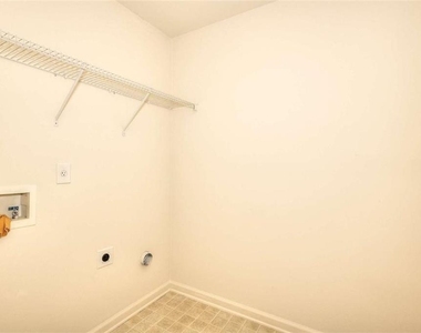 2658 Avanti Way - Photo Thumbnail 17