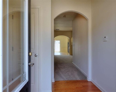 2658 Avanti Way - Photo Thumbnail 10