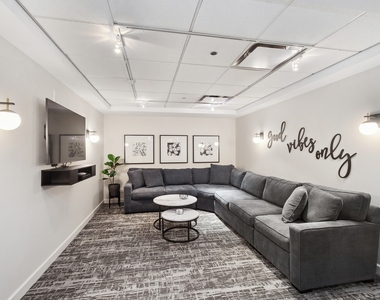 30 E Huron Street - Photo Thumbnail 27