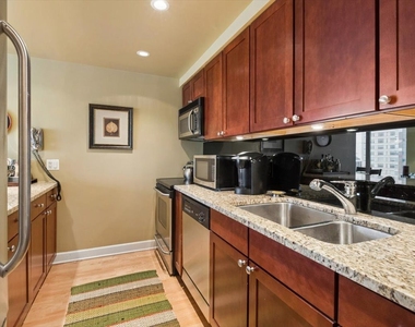 30 E Huron Street - Photo Thumbnail 4