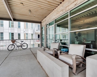 890 Memorial Drive Se - Photo Thumbnail 16