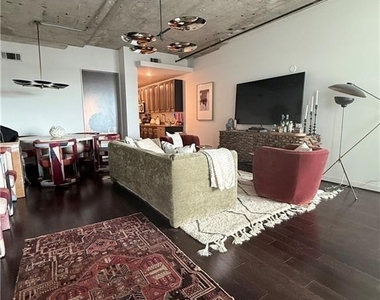 890 Memorial Drive Se - Photo Thumbnail 2
