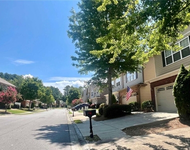 3232 Brockenhurst Drive - Photo Thumbnail 6
