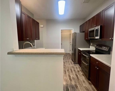3232 Brockenhurst Drive - Photo Thumbnail 9