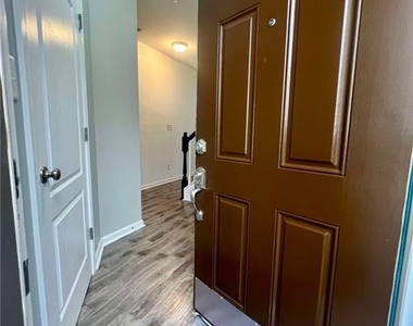 3232 Brockenhurst Drive - Photo Thumbnail 5