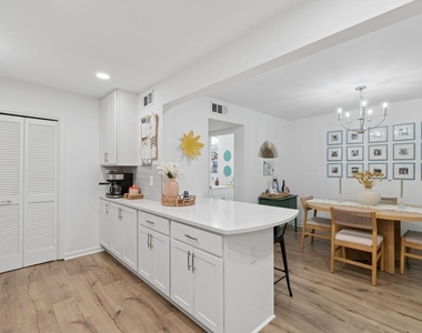 140 Amherst Place Nw - Photo Thumbnail 8