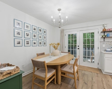 140 Amherst Place Nw - Photo Thumbnail 6