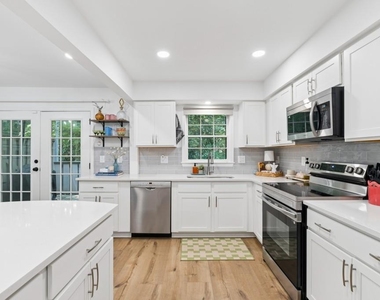 140 Amherst Place Nw - Photo Thumbnail 9