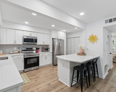 140 Amherst Place Nw - Photo Thumbnail 5