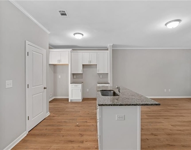 2840 Laurel Ridge Circle - Photo Thumbnail 4