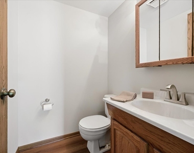870 Boxwood Drive - Photo Thumbnail 7
