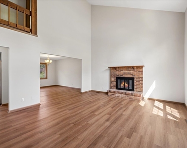 870 Boxwood Drive - Photo Thumbnail 2