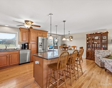 930 Cornell Lane - Photo Thumbnail 3