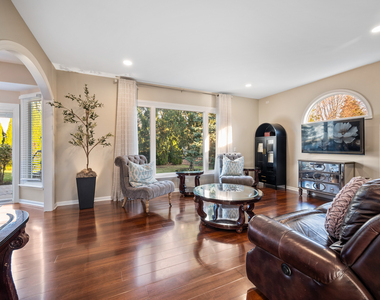 142 N Dixon Drive - Photo Thumbnail 8