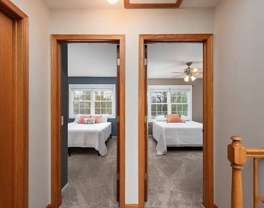 27w220 Chelsea Circle N - Photo Thumbnail 10