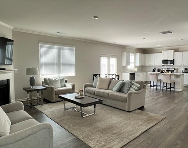 167 Fernbrook Trail - Photo Thumbnail 3