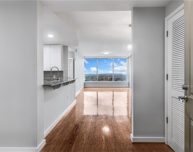 3338 Peachtree Road Ne - Photo Thumbnail 3