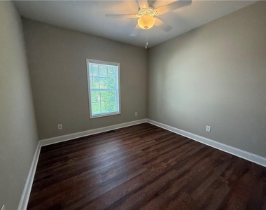 519 Liberty Park Drive - Photo Thumbnail 6