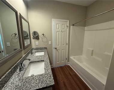 519 Liberty Park Drive - Photo Thumbnail 5