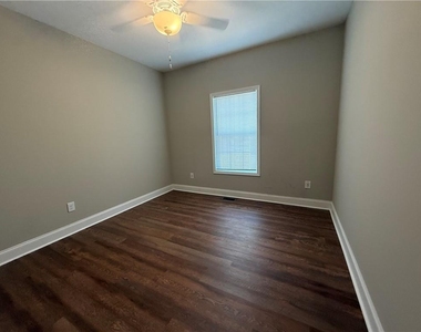 519 Liberty Park Drive - Photo Thumbnail 8