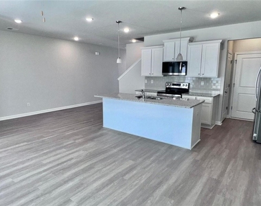 2618 Swan Lake Drive - Photo Thumbnail 6