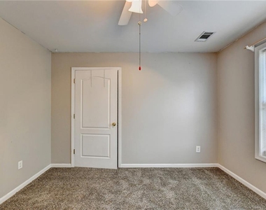 2899 Savannah Walk Lane - Photo Thumbnail 14