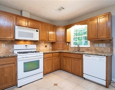 127 Angela Lane - Photo Thumbnail 15