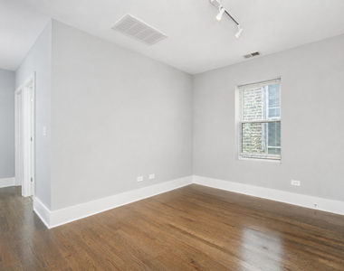 1901 W 21st Place - Photo Thumbnail 2