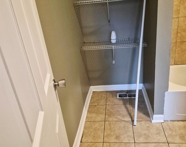 1133 E 81st Street - Photo Thumbnail 7