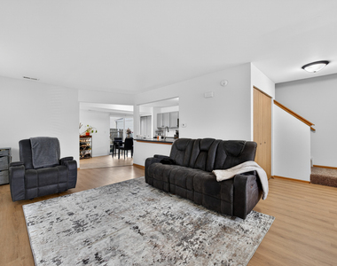 939 Four Seasons Boulevard - Photo Thumbnail 4