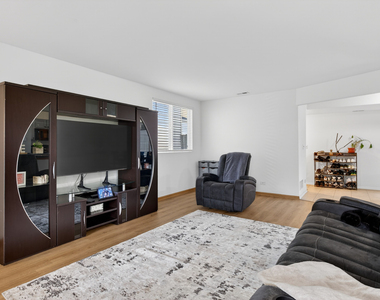 939 Four Seasons Boulevard - Photo Thumbnail 3