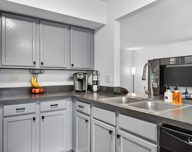 939 Four Seasons Boulevard - Photo Thumbnail 11