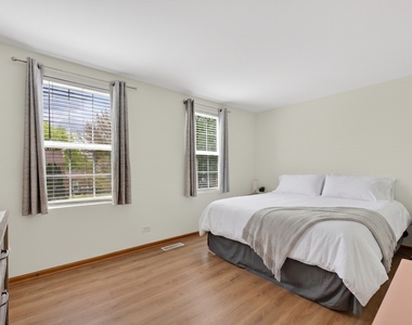 939 Four Seasons Boulevard - Photo Thumbnail 17