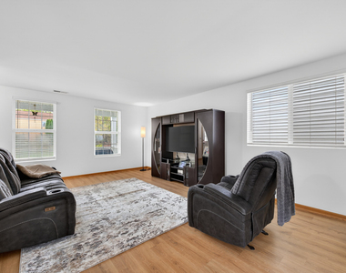 939 Four Seasons Boulevard - Photo Thumbnail 5