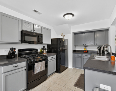 939 Four Seasons Boulevard - Photo Thumbnail 8
