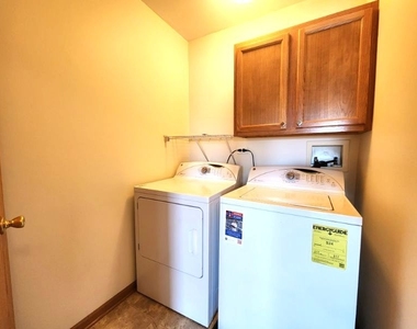 1804 Parkside Drive - Photo Thumbnail 14