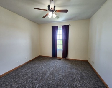 1804 Parkside Drive - Photo Thumbnail 12