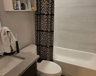 2309 N Leavitt Street - Photo Thumbnail 7