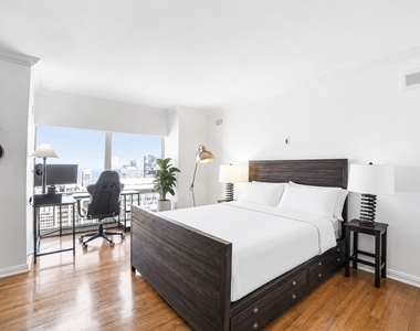 100 E Huron Street - Photo Thumbnail 20