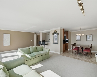 111 E Chestnut Street - Photo Thumbnail 6