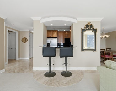 111 E Chestnut Street - Photo Thumbnail 4
